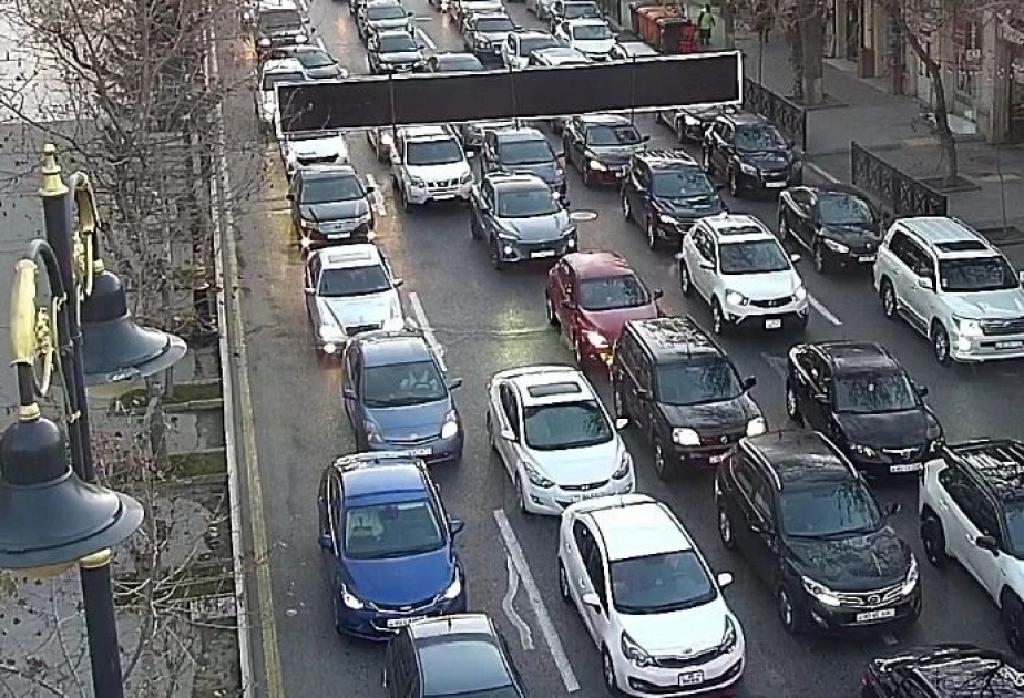 Bakıda sıxlıq müşahidə olunan yollar açıqlanıb