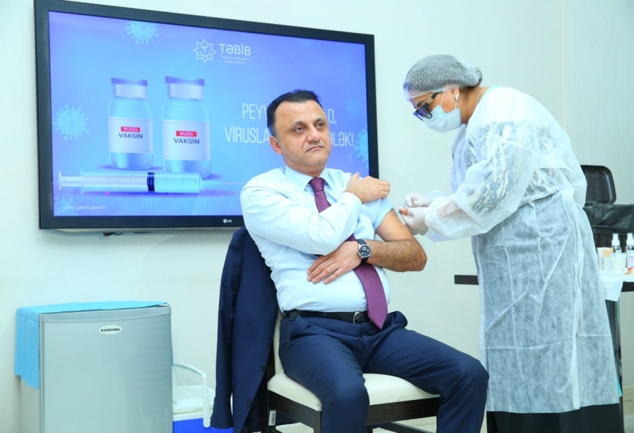 TƏBİB-in rəhbər işçiləri və əməkdaşları qripə qarşı peyvənd olunub