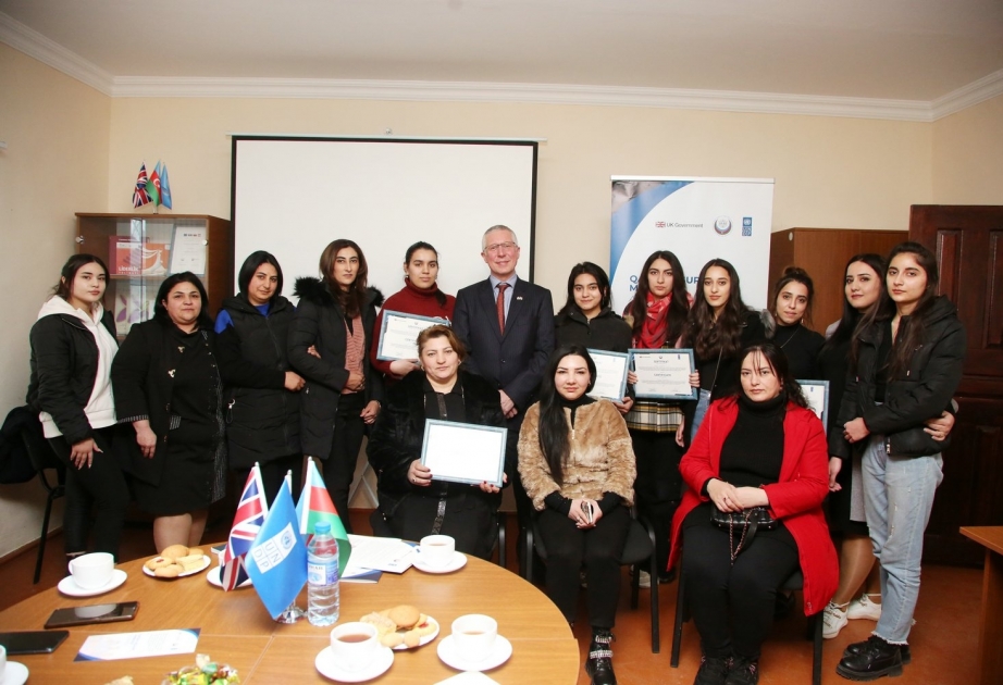Britaniya səfiri Ağcabədidə Qadın Resurs Mərkəzinin işi ilə tanış olub