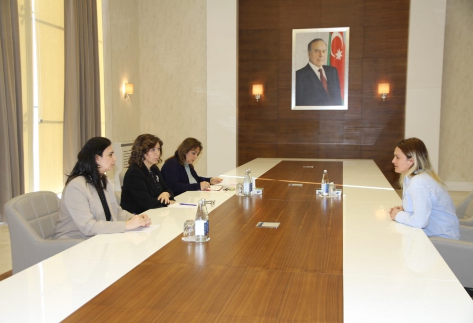 Dövlət Komitəsinin sədri Xızıda vətəndaşların müraciətlərini dinləyib