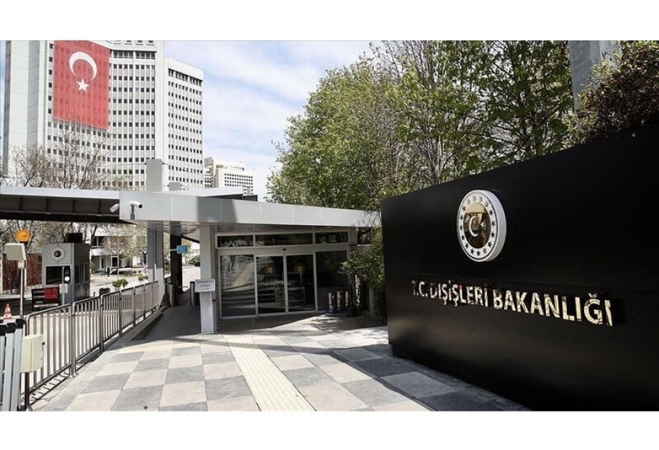 МИД Турции: Осуждаем нападение на посольство Азербайджана в Тегеране


