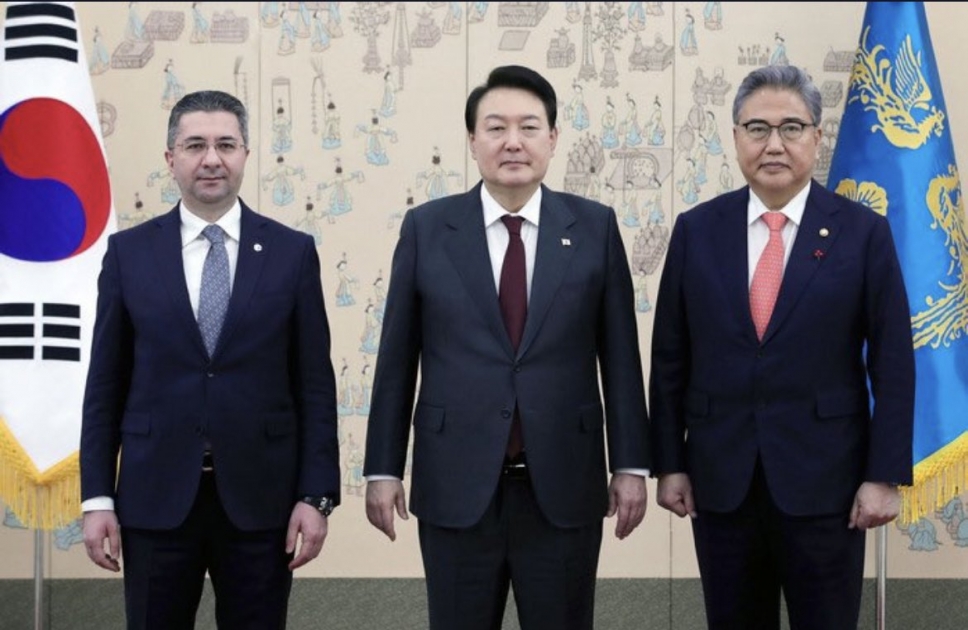 Azerbaijani Ambassador presents his credentials to South Korean President