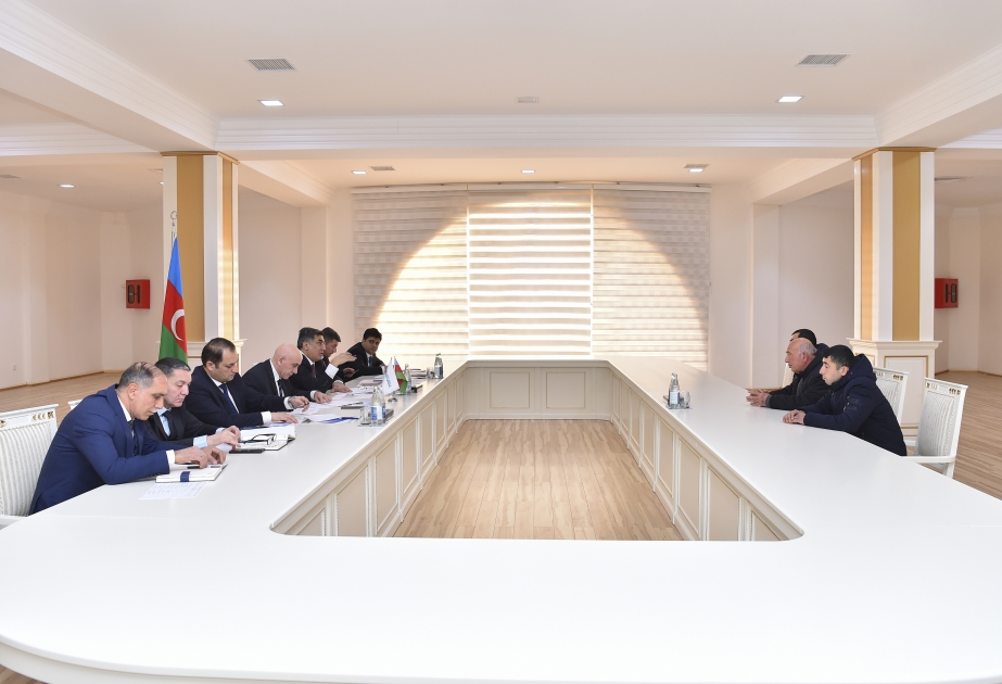 “Azərsu”nun sədrinin birinci müavini Salyan və Neftçala rayonlarının sakinlərini qəbul edib