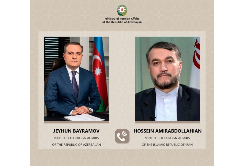 Azerbaijani, Iranian FMs talk over phone
