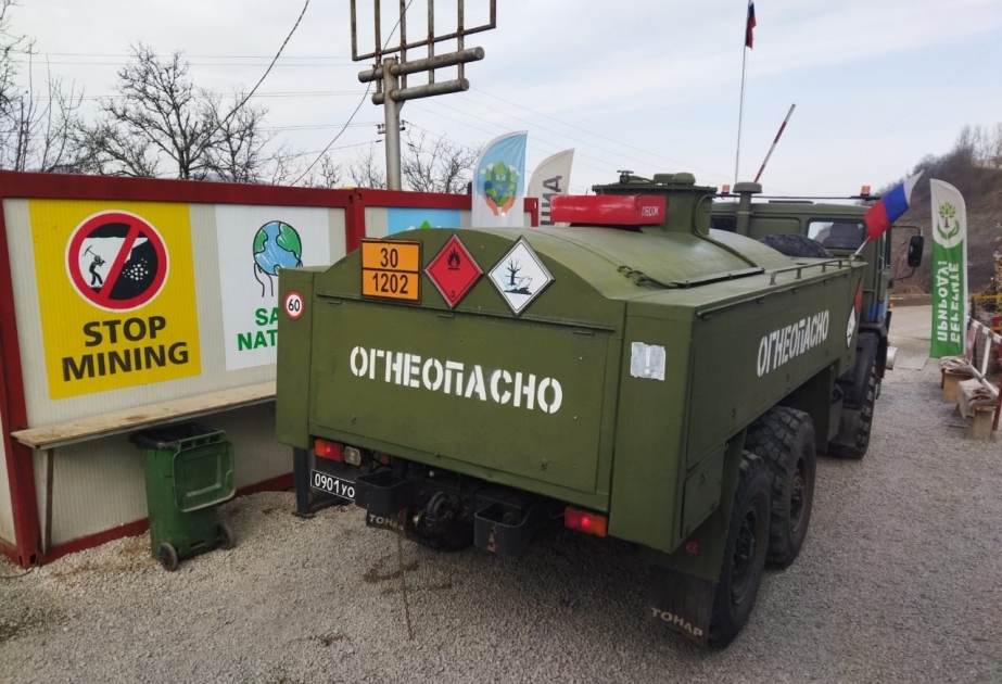 Four more vehicles of Russian peacekeeping contingent passed freely through protest area