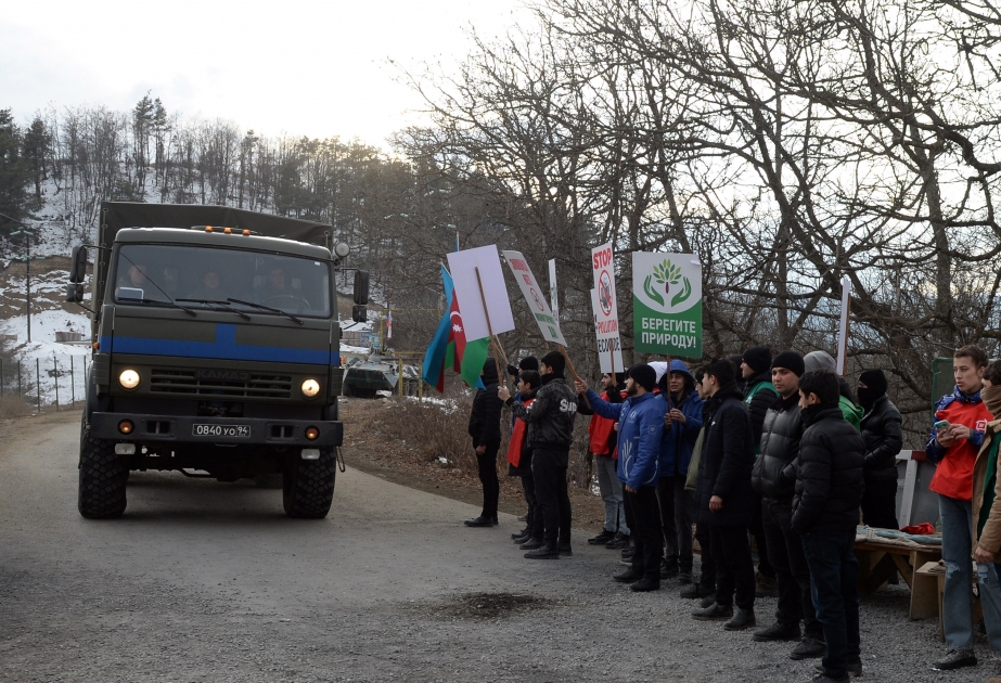 Еще 4 автомобиля миротворцев беспрепятственно проехали через территорию акции