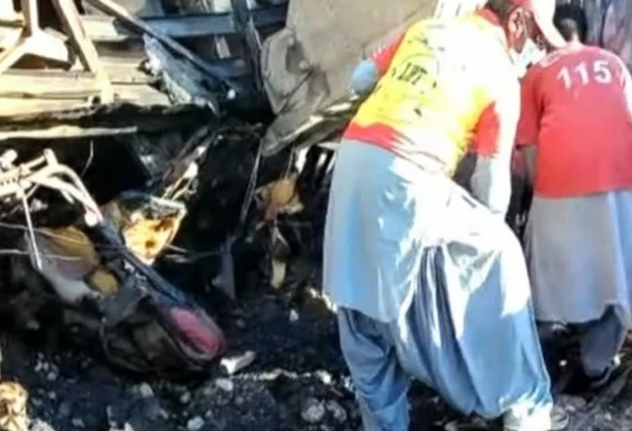 По меньшей мере 41 человек погиб в результате ДТП с участием пассажирского автобуса в Пакистане   ВИДЕО   