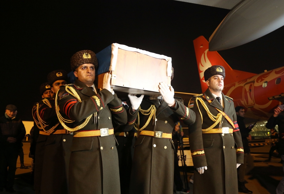 Leiche des beim Terroranschlag auf die Botschaft Aserbaidschans in Teheran getöteten Sicherheitschefs Orkhan Asgarov nach Baku gebracht VIDEO