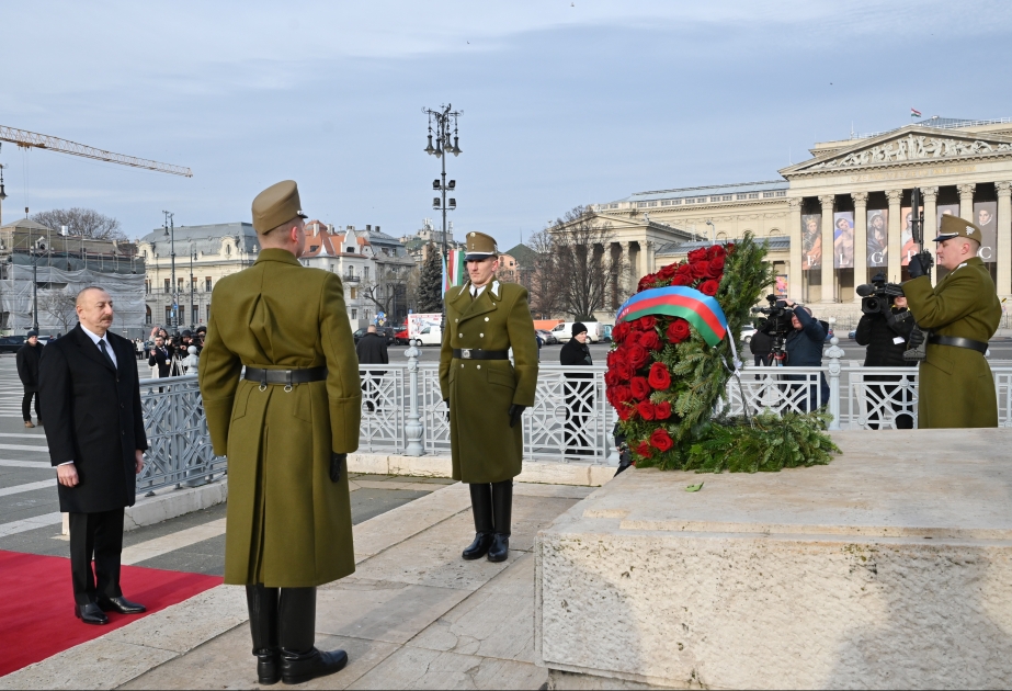 Prezident İlham Əliyev Budapeştdə naməlum əsgərin məzarını ziyarət edib VİDEO
