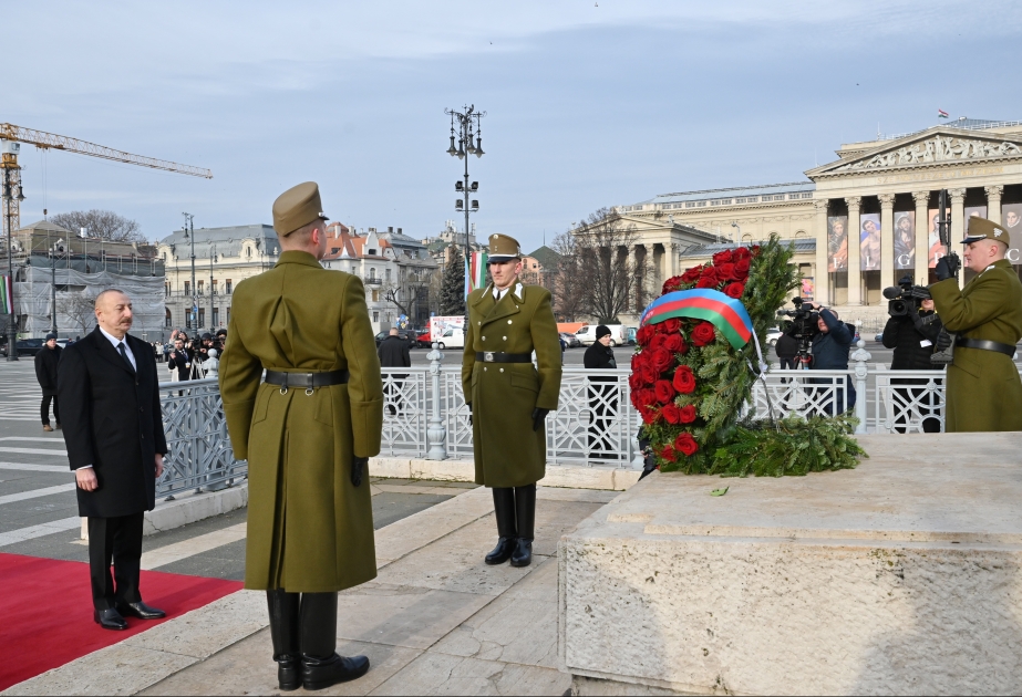 President Ilham Aliyev visited tomb of unknown soldier in Budapest VIDEO
