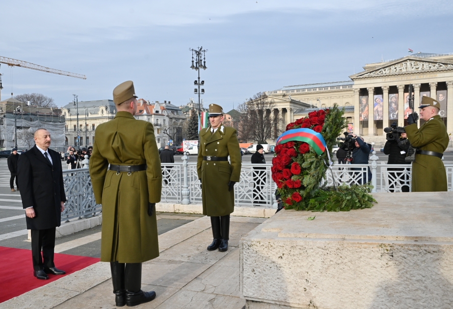 Le président Ilham Aliyev se recueille sur la Tombe du Soldat inconnu à Budapest VIDEO