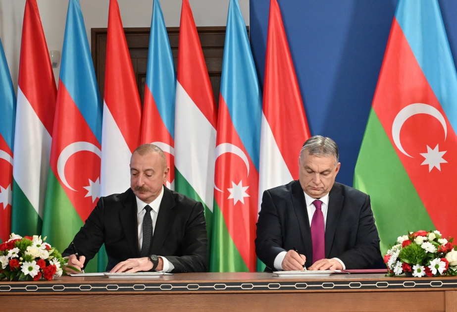 Azerbaiyán y Hungría firman documentos