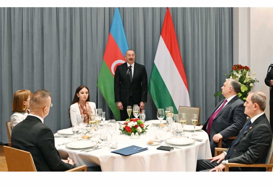 Cena oficial en honor del Presidente y la Primera Dama en Budapest