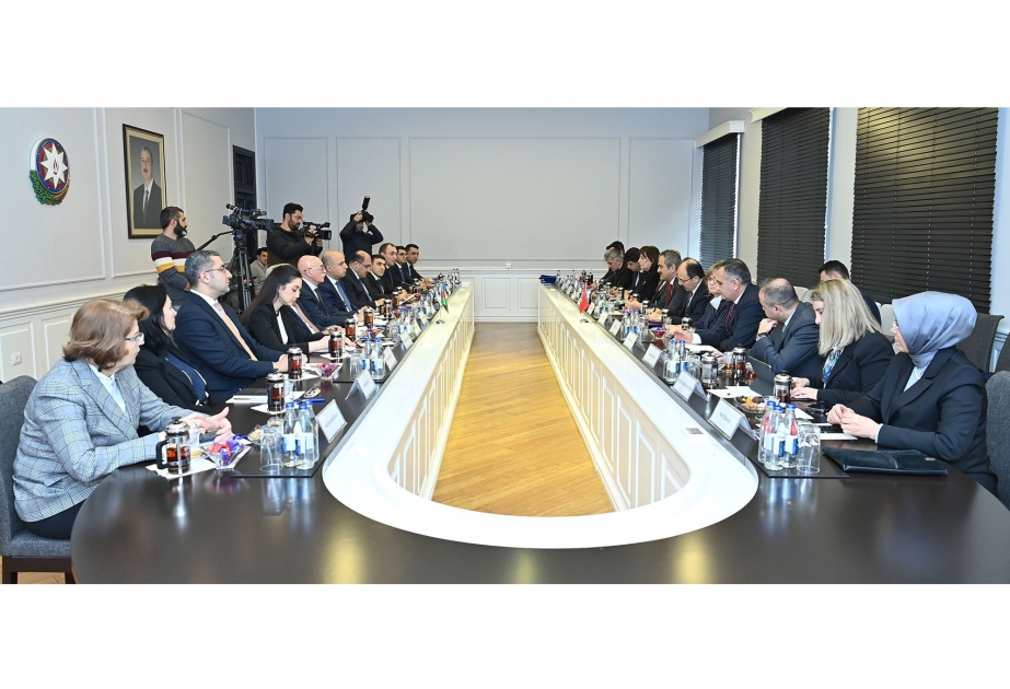 Ministro de Educación de Azerbaiyán se reúne con su homólogo turco