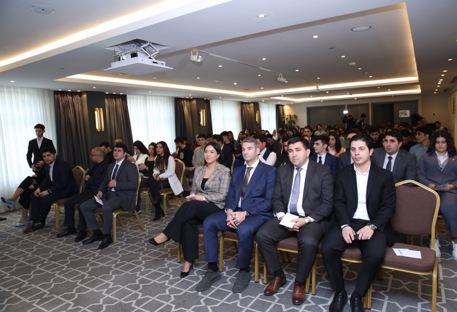Azərbaycan Gəncləri Gününə həsr olunmuş Debat raundu keçirilib