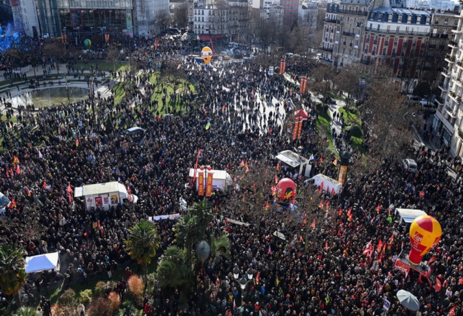 Fransada keçirilən etiraz aksiyasında ümumilikdə 2,8 milyon nəfər iştirak edib

