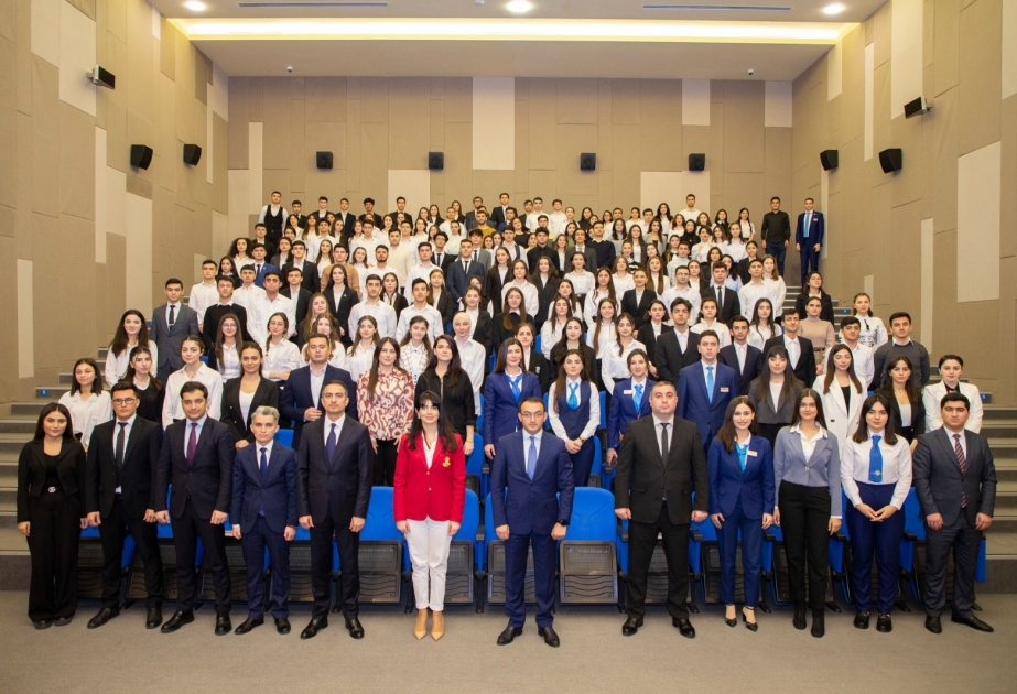 Dövlət Agentliyinin sədri ASAN könüllüləri ilə görüşüb