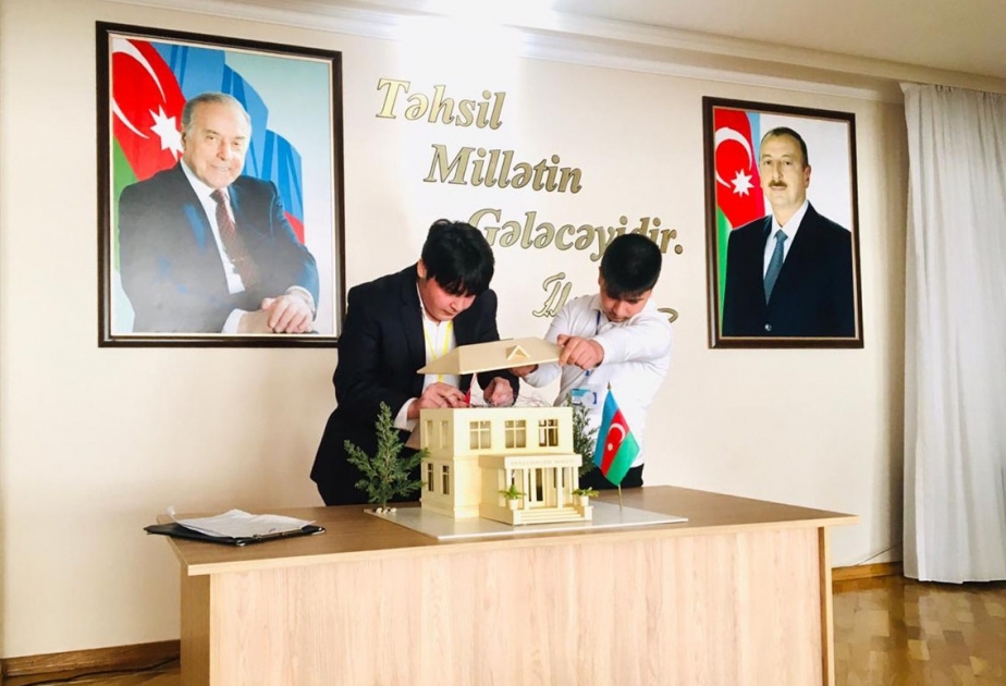 Coğrafiyaçı alimlər şagirdlərin hesabat iclasında iştirak ediblər