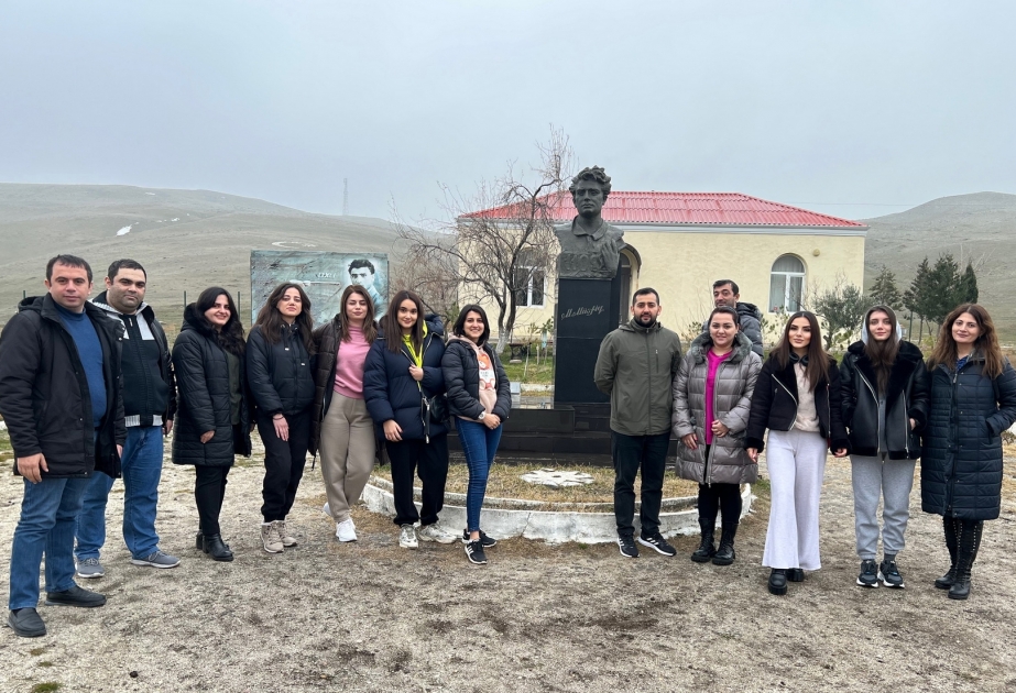 AZƏRTAC-ın gənc əməkdaşları Azərbaycan Gəncləri Günü münasibətilə “Müşfiq ocağı”nı ziyarət ediblər