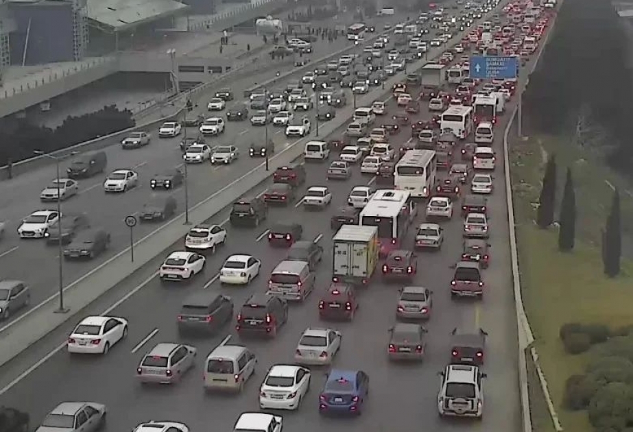 Bakıda sıxlıq müşahidə olunan yollar açıqlanıb