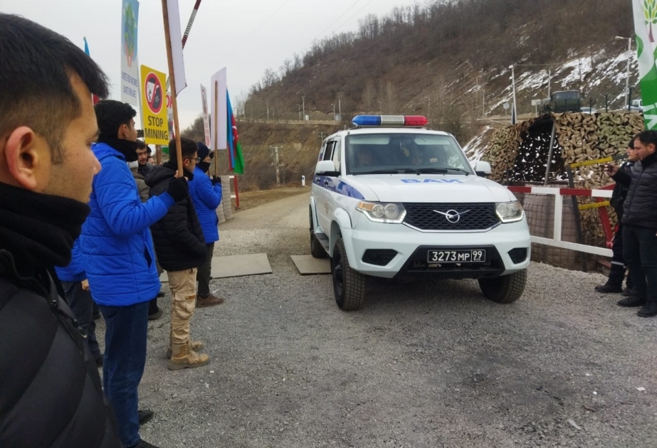 Очередные автомобили российских миротворцев беспрепятственно проехали через территорию проведения акции