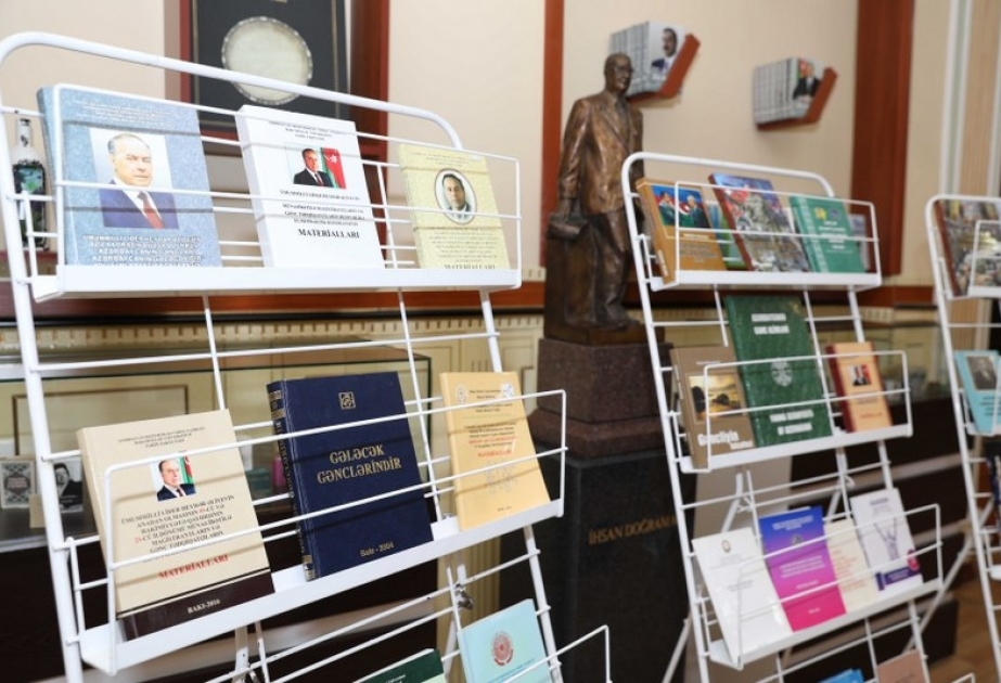 В БГУ экспонируется выставка, посвященная Дню молодежи