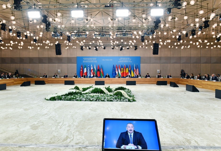 الرئيس الأذربيجاني: مستعدون لاستمرار تنويع امداداتنا للطاقة
