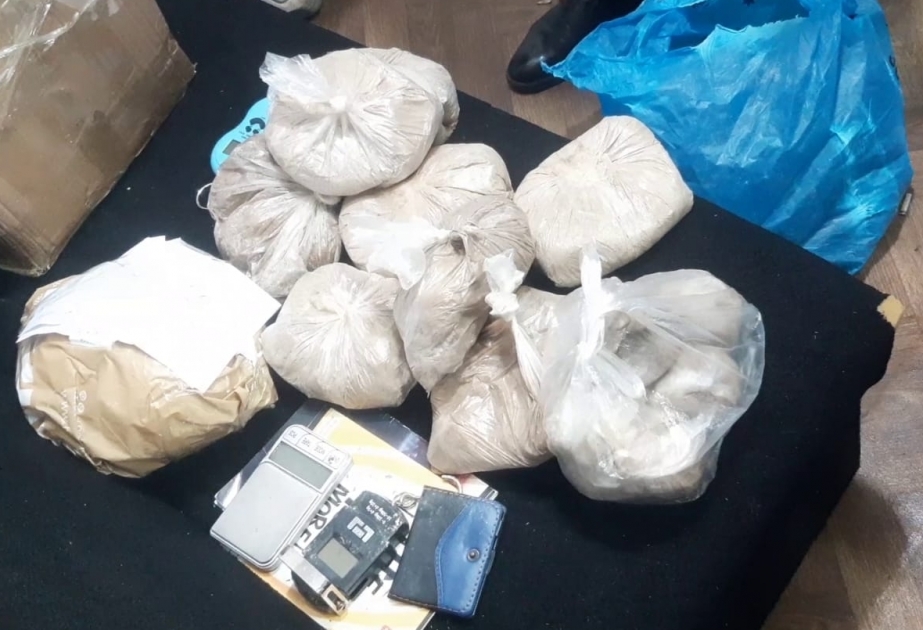 Lənkəranda gözəllik salonundan 12 kiloqrama yaxın narkotik və saxta ABŞ dollarları aşkarlanıb