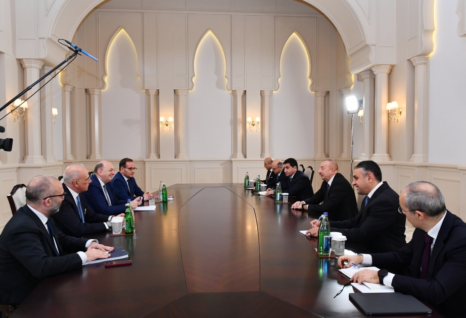 Präsident Ilham Aliyev empfängt italienischen Minister für Umwelt und Energiesicherheit VIDEO