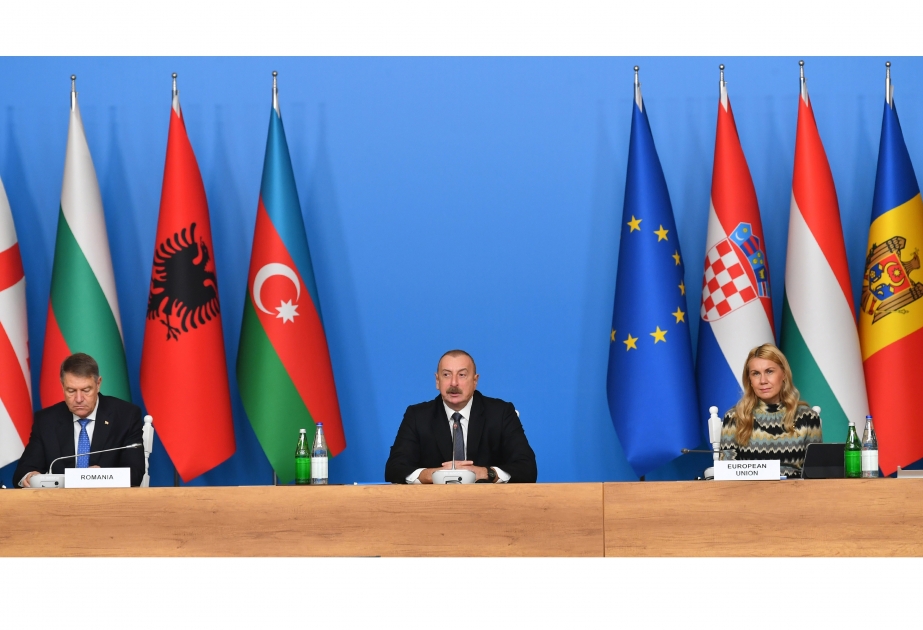 Президент Ильхам Алиев: Азербайджан ведет поиск дополнительных возможностей для поставок большего объема газа