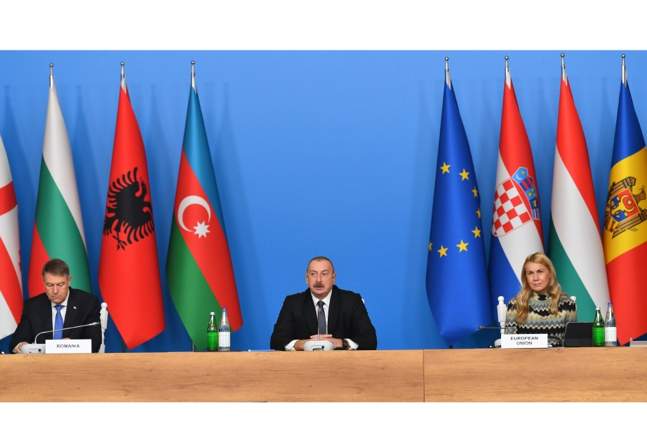 الرئيس إلهام علييف: أنا متأكد من أن رومانيا وهنغاريا لن تكونا نقطة نهائية للطاقة الخضراء