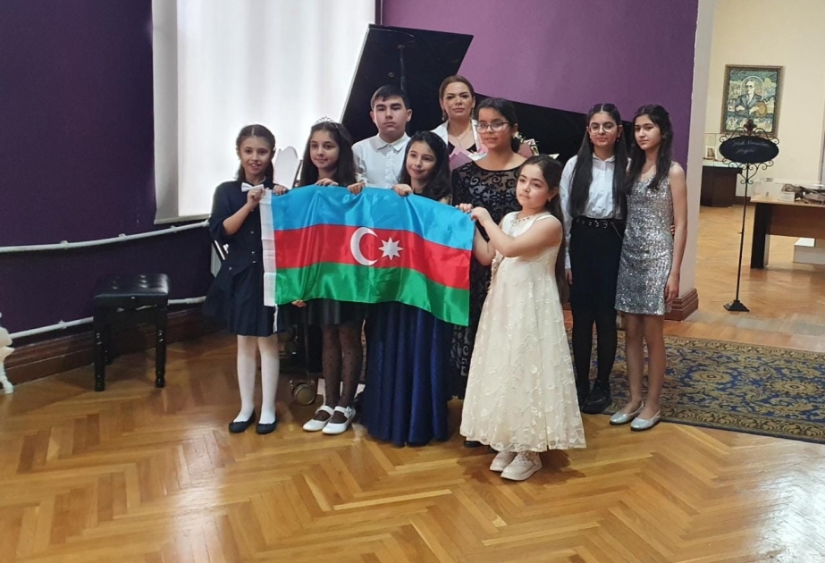 Süleyman Ələsgərov adına məktəbin şagirdləri Gənclər Günü münasibətilə konsert proqramı ilə çıxış ediblər