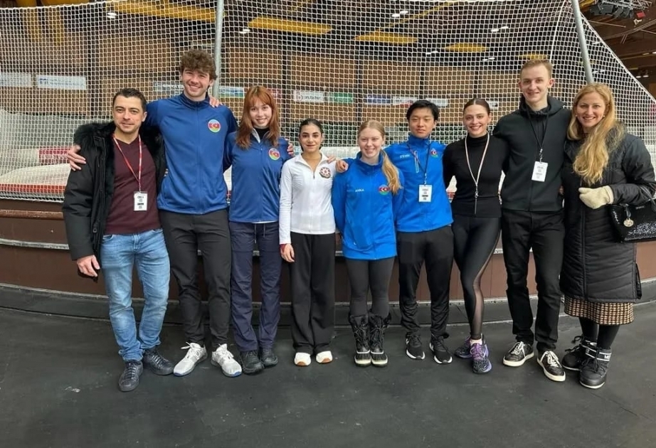 Atletas azerbaiyanos participan en un torneo internacional de patinaje artístico