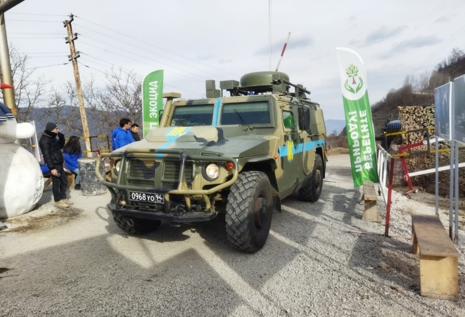 Интенсифицируется движение автомобилей российских миротворцев на дороге Лачин-Ханкенди