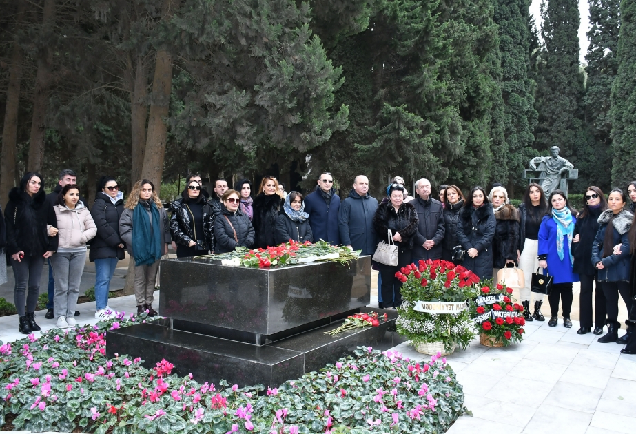 Görkəmli bəstəkar Qara Qarayevin doğum günündə məzarı ziyarət olunub