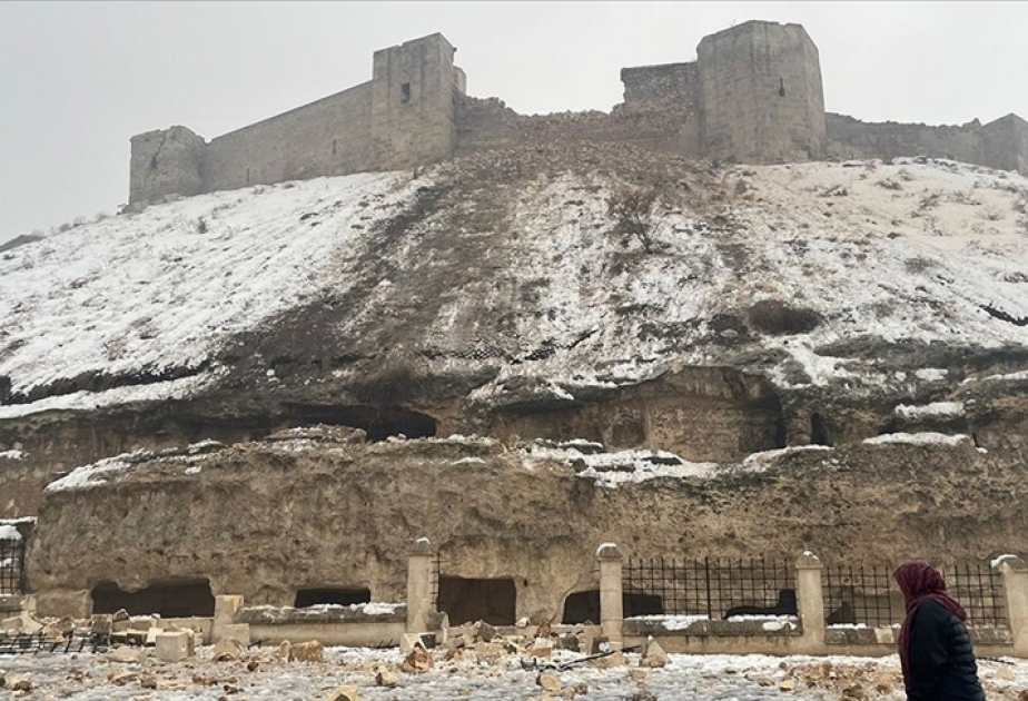 Tarixi Qaziantep qalasının bir hissəsi zəlzələ nəticəsində uçub VİDEO