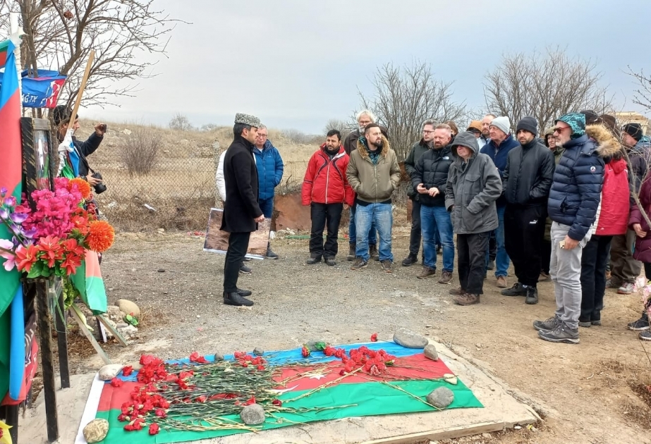 Международные путешественники знакомятся с армянским вандализмом в Агдаме