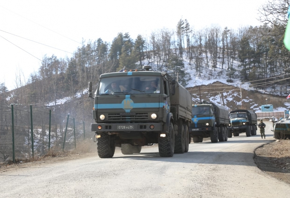 Seventeen more vehicles of Russian peacekeepers move freely through protest area