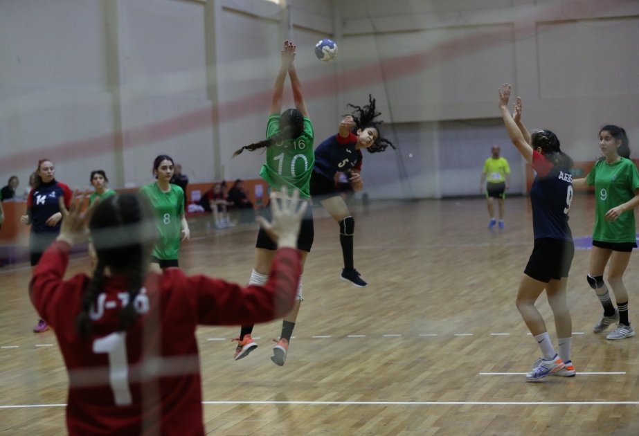 U-16 həndbol komandası ölkə çempionatında ilk qələbəsini qazanıb