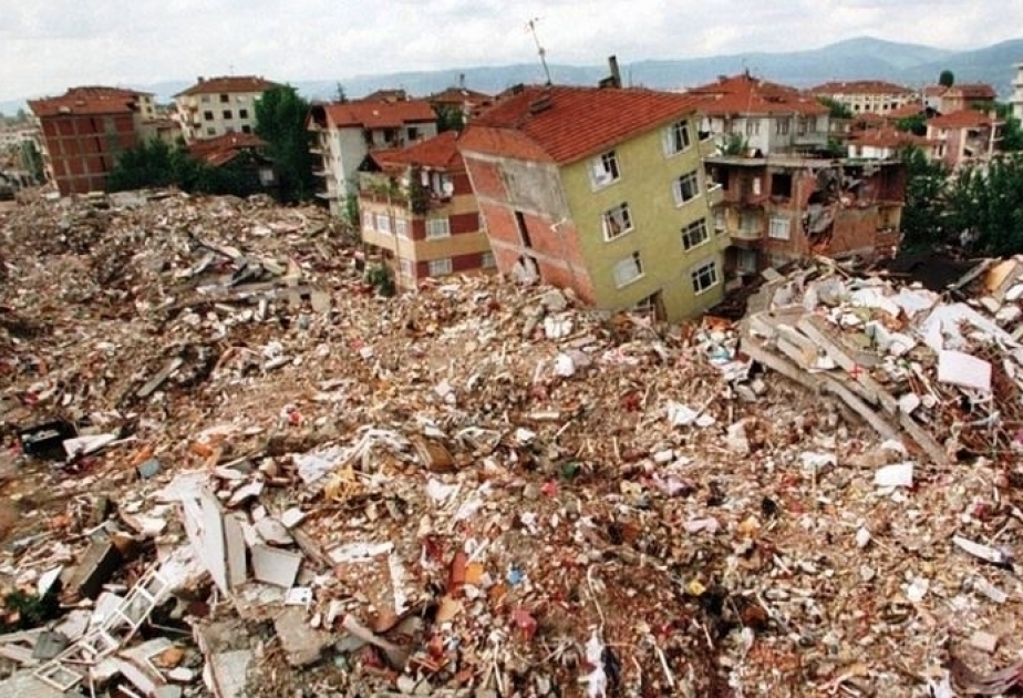 В Турции в связи с разрушительным землетрясением объявлен семидневный общенациональный траур