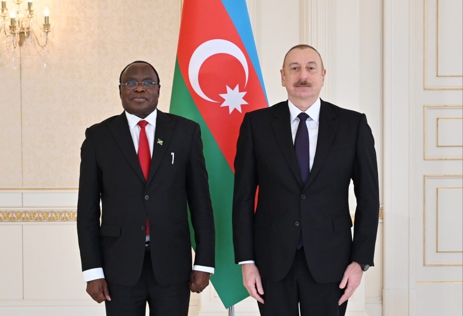 Prezident İlham Əliyev Namibiyanın Azərbaycanda yeni təyin olunan səfirinin etimadnaməsini qəbul edib YENİLƏNİB VİDEO