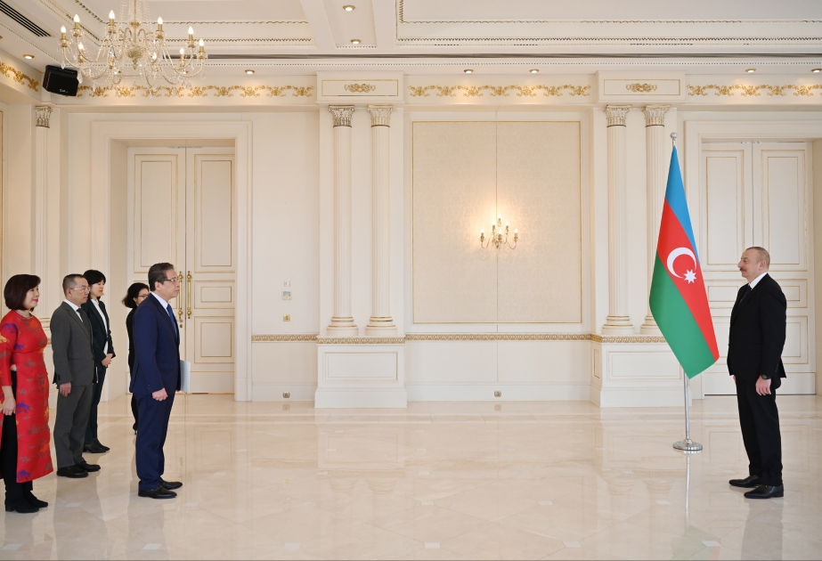 Prezident İlham Əliyev Vyetnamın Azərbaycanda yeni təyin olunan səfirinin etimadnaməsini qəbul edib YENİLƏNİB VİDEO