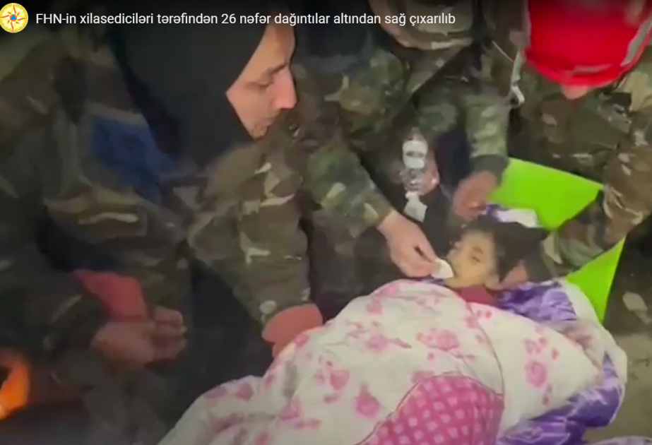 Rescatistas azerbaiyanos rescatan con vida a 26 personas de los derrumbes del terremoto en Kahramanmarash Türkiye