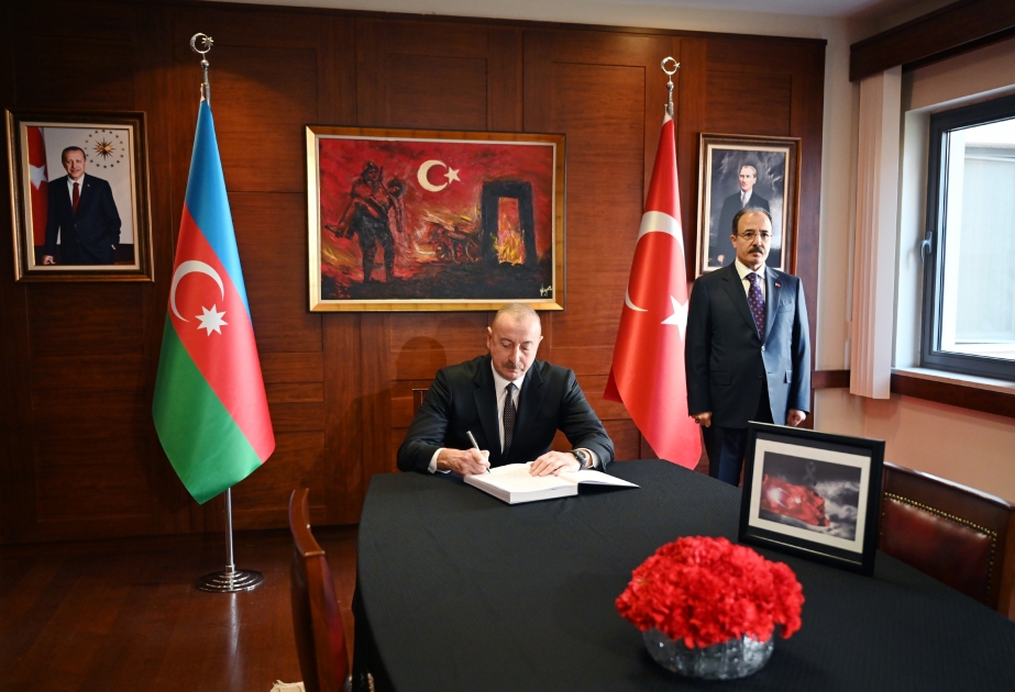 Präsident Ilham Aliyev besucht türkische Botschaft in Baku, um sein Beileid auszusprechen VIDEO