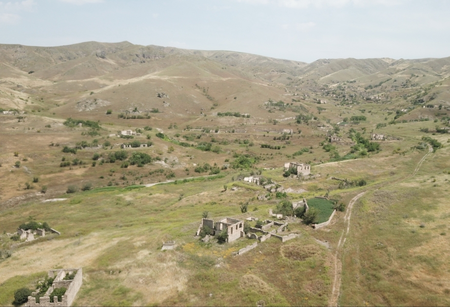 Aufnahmen des von Armenier zerstörten Dorfes Gayali der Region Gubadli
