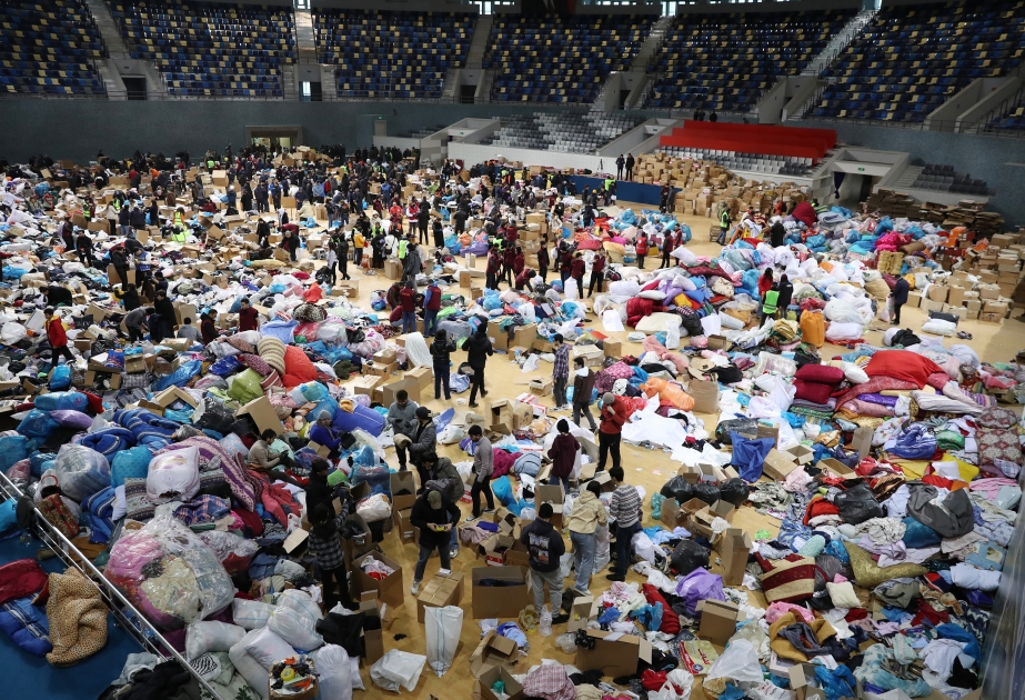 В Баку продолжается кампания по сбору помощи пострадавшим от землетрясения в Турции