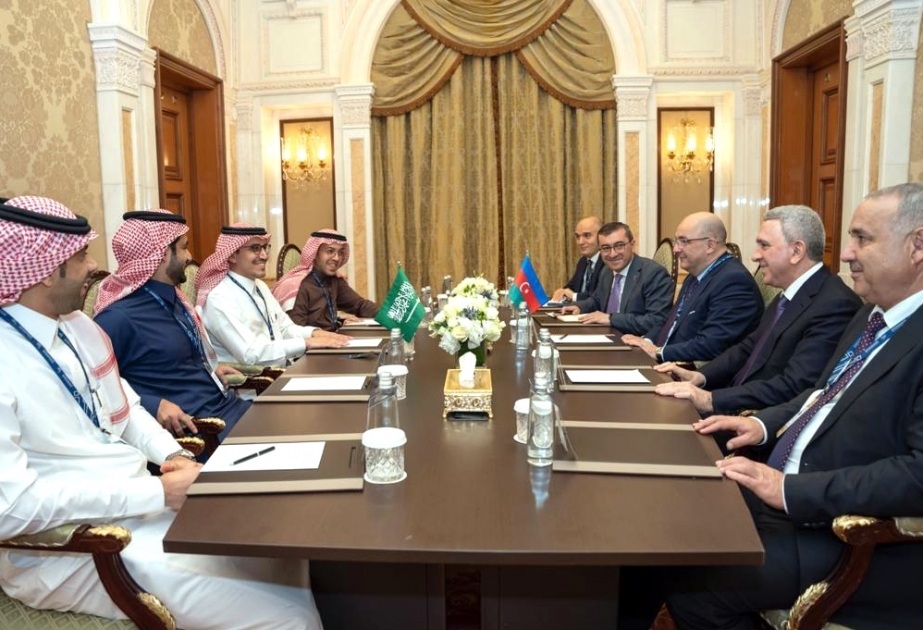 النائب الأول للجنة الجمارك الأذربيجانية يعقد لقاءات ثنائية في الرياض