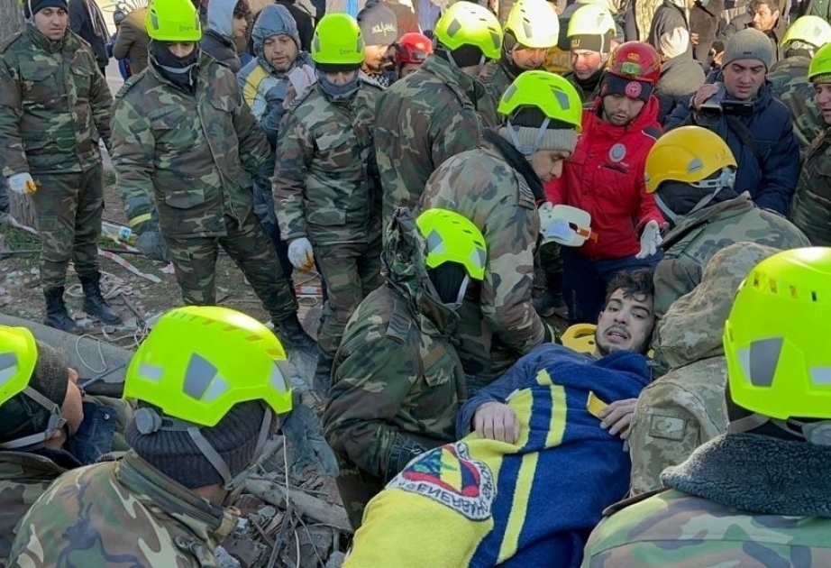阿塞拜疆救援人员在土耳其地震废墟中救出44人  视频