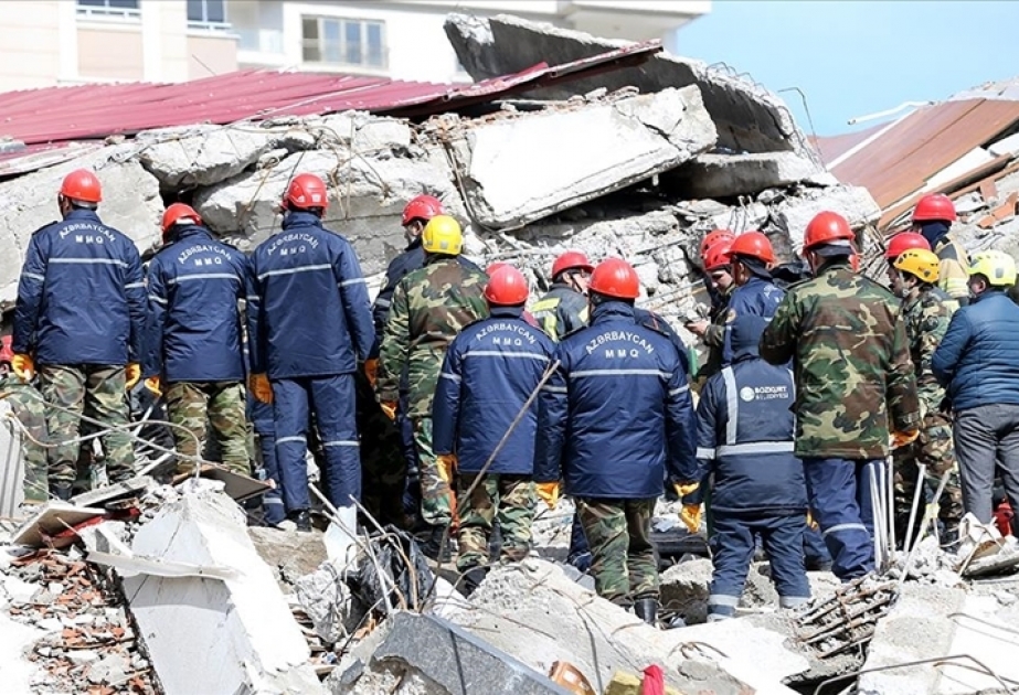 El número de muertos en Türkiye por los terremotos supera los 12.000