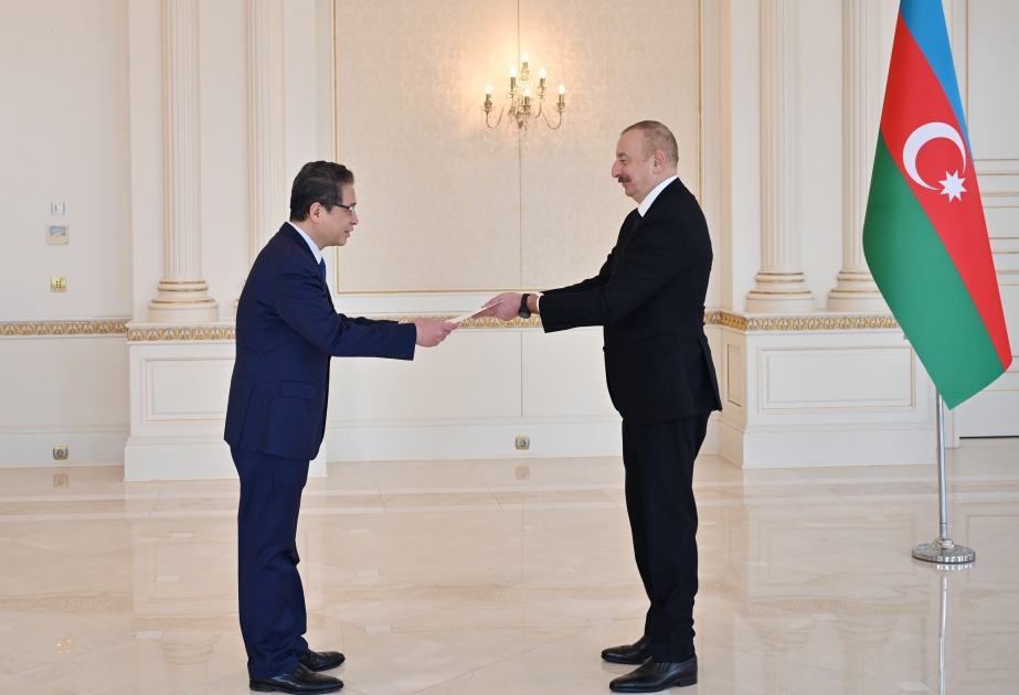 阿塞拜疆总统邀请越南企业参与解放地区的恢复工程
